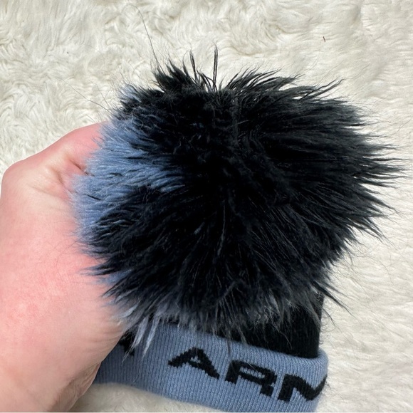 Under Armour Winter Hat Black & Blue Size 3-4 Years - Picture 4 of 10
